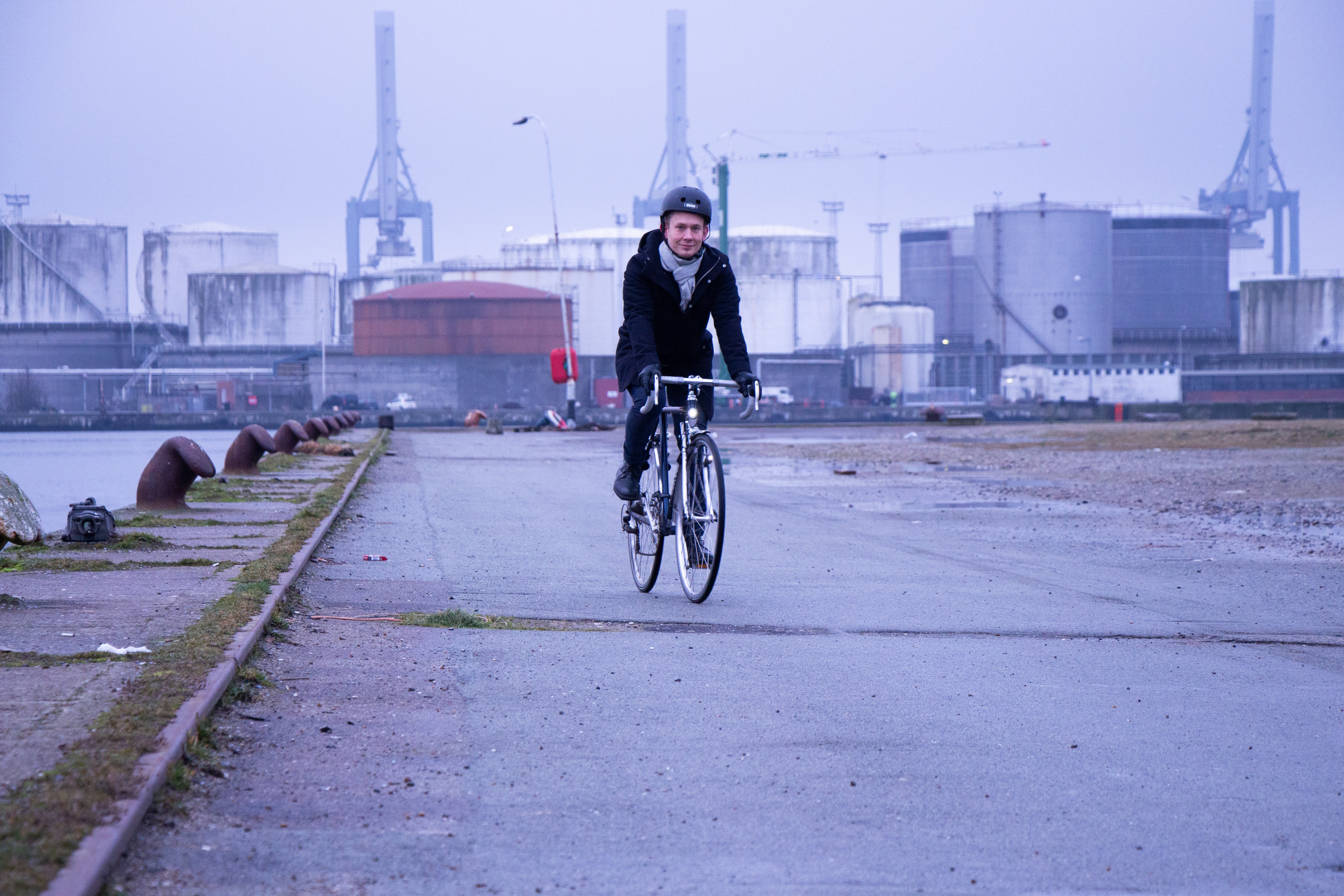 Winter Biking in the City: Exploring Urban Landscapes Safely